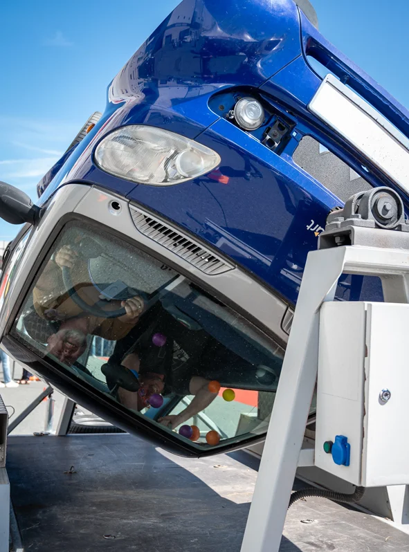 Voiture tonneau pour prévenir des risques routiers lors d'un évènement edf mcomm